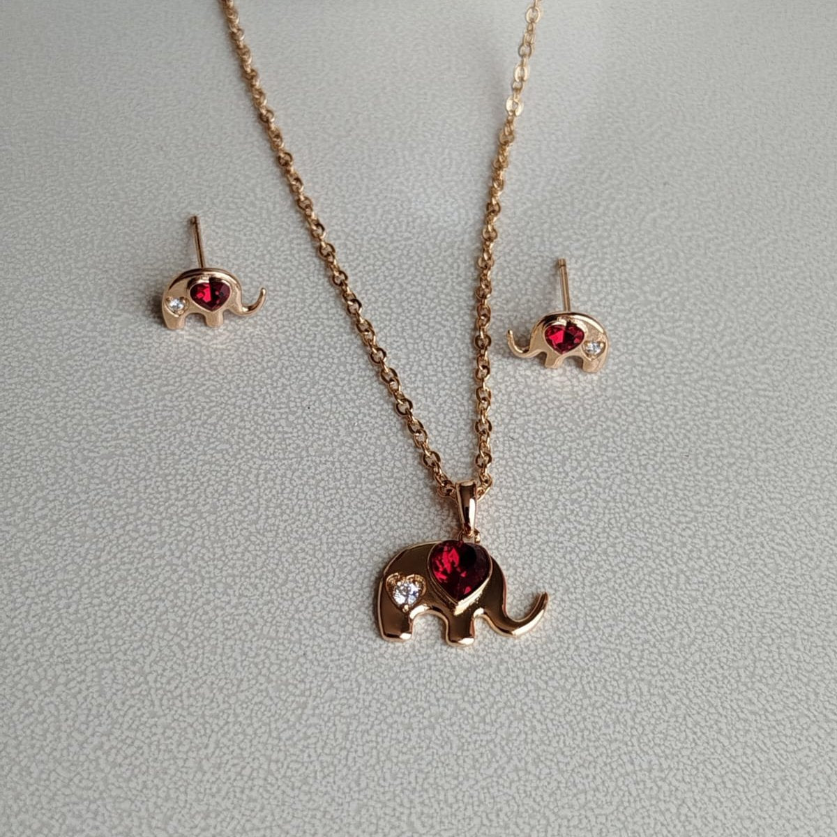 Collar Elefante Amor Rojo
