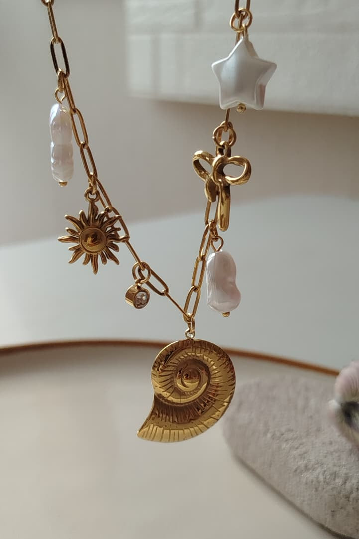Collar Caracola con Charms